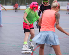 Uczestnicy zabawy Night Skate w MCS, 21.08