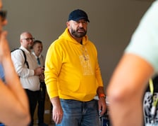 <p>Prezydent Jacek Sutryk podczas dnia otwartego Zespołu Szkolno-Przedszkolnego nr 27&nbsp;</p>
