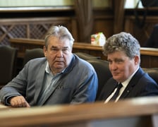 <p>Sesja Rady Miejskiej Wrocławia, 24.08.2026. Na zdjęciu wiceprezydenci Wrocławia Grzegorz Roman i Ryszard Kessler.</p>