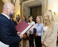 Uroczystość wręczenia aktów na stopień nauczyciela mianowanego we Wrocławiu, 26 sierpnia 2026 z udziałem prezydenta Wrocławia, Jacka Sutryka