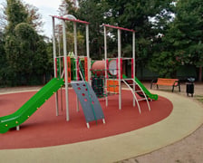 Plac zabaw na terenie Szkoły Podstawowej nr 64 przy ul. Wojszyckiej