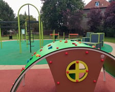 Plac zabaw na terenie Szkoły Podstawowej nr 64 przy ul. Wojszyckiej