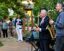 Koncert muzyki na żywo w wykonaniu Tomka Krajewskiego