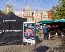 Miasteczko naukowe na placu Solnym na inaugurację 29. Dolnośląskiego Festiwalu Naukowego