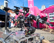 Miasteczko naukowe na placu Solnym na inaugurację 29. Dolnośląskiego Festiwalu Naukowego