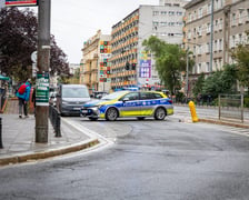 <p>Akcja służb przy ul. Rejtana, po odkryciu na poddaszu kamienicy niewybuchu z czas&oacute;w II wojny światowej.Wrocław, 14.09.2026.</p>