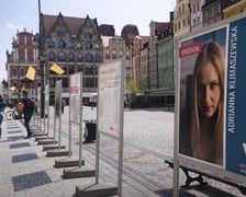 Wrocławianki Roku ? kim są, co robią, jak postrzegają się w dzisiejszym świecie ? tego można dowiedzieć się na północnej pierzei wrocławskiego Rynku