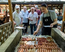 Na kolacji podawane były smaczne kiełbaski