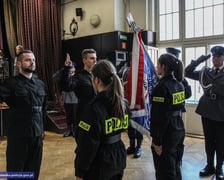 Płaca policjanta w województwie dolnośląskim zaczyna się od kwoty (brutto): 5067,60 zł