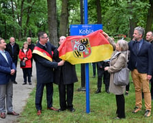 Uroczystość nadania imienia Andrzeja Kobla skwerowi w Leśnicy