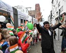 Uroczyste nadanie jednemu z wrocławskich tramwajów imienia Dobrego Maharadży Navanagaru