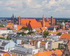 wrocławski Rynek ma powierzchnię niemal 40 tys. mkw. (pod tym względem jest piąty w Polsce, większe rynki są np. w Krakowie i w Olecku)