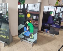 Wystawa ?Nie bądź SmartZombie" stanęła w holu głównym wrocławskiego Aquaparku przy ul. Borowskiej