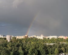 Na zdjęciu tęcza na niebie we Wrocławiu w niedzielę, 18 września 2022 r.