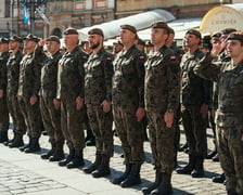 Na zdjęciu żołnierki i żołnierze Wojsk Obrony Terytorialnej we Wrocławiu