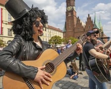 We Wrocławiu w 2022 r. został pobity Gitarowy Rekord Guinnessa. Zagrało 7676 gitarzystów