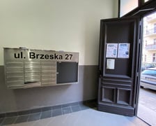 Klatka schodowa kamienicy przy ul. Brzeskiej 27 została pięknie odnowiona