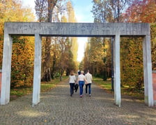 Park Grabiszyński i aleja prowadząca do Pomnika Wspólnej Pamieci