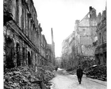 Zniszczony podczas wojny Wrocław 1945