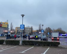 Na zdjęciu parking przy CH Marino, gdzie doszło do eksplozji