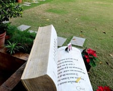 W Indiach, w posiadłości Amitabh Bachchan, gwiazdora bollywodzkiego kina, stanęła niecodzienna ławka w kształcie księgi, którą wykonano we Wrocławiu.