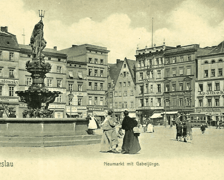 Pocztówka z 1901 roku pokazująca fontannę Neptuna po przebudowie. W 1874 r. gruntowną modernizację dzieła przeprowadził rzeźbiarz Albert Rachner, który stworzył całkiem nową rzeźbę Neptuna.