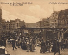 Rok 1903. Ostatni jarmark bożonarodzeniowy w przedwojennym Wrocławiu. Na zdjęciu widać jarmarczne kramy i mieszkańców Breslau