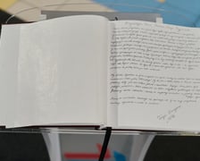 Księga kondolencyjna śp. Krzysztofa Balawejdera w siedzibie MPK Wrocław