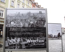 <p>Na zdjęciu: Wystawa fotograficzna poświęcona zniszczonym miastom europejskim</p>
