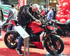 Motocykliści i odwiedzający targi Wrocław Motorcycle Show / zdjęcia archiwalne