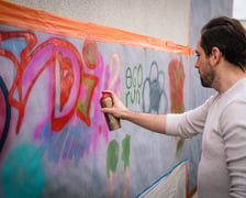 Prace przy muralu PłucoSkrzydła przy ul. Krzywoustego