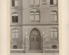 widok na portal i drzwi wejściowe do szkoły przy ulicy Tęczowej, 1891-1892
