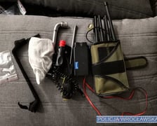 Znalezione przez policję przedmioty w mieszkaniu we Wrocławiu