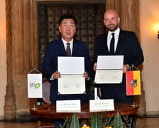 <p>W czwartek 13 kwietnia podpisano umowę o partnerskiej wsp&oacute;łpracy Wrocławia z południowokoreańskim Cheongju</p>