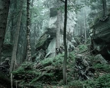 <h2>Przed powiatowe komisje lekarskie muszą się stawić także:</h2>
<ul>
<li>
<p>wszyscy, kt&oacute;rzy w latach 2023-2024 zostali uznani za czasowo niezdolnych do służby wojskowej - otrzymali kategorię B, a termin ich &bdquo;niezdolności&rdquo; kończy się przed upływem terminu tegorocznej kwalifikacji &ndash; kwalifikacja przedłuży ich niezdolność lub podniesie kategorię z powodu poprawy stanu zdrowia;</p>
</li>
<li>
<p>wszyscy, kt&oacute;rzy w latach 2023-2024 zostali uznani za czasowo niezdolnych do służby wojskowej, a termin ich &bdquo;niezdolności&rdquo; kończy się po upływie terminu tegorocznej kwalifikacji &ndash; jeśli wystąpili z takim wnioskiem (jednym słowem wszyscy ci, kt&oacute;rzy chcą odbyć służbę wojskową, a stan ich zdrowia na tyle się poprawił, że mogą się ubiegać o zmianę kategorii wojskowej);</p>
</li>
<li>
<p>kobiety urodzone w latach 1998-2006, kt&oacute;re w roku szkolnym lub akademickim 2024/20245 kończą studia wyższe lub naukę w szkołach policealnych na kierunkach przydatnych Siłom Zbrojnym RP, np. medycznych, weterynaryjnych, psychologicznych, ratownictwa medycznego;</p>
</li>
<li>
<p>wszyscy, kt&oacute;rzy zainteresowani są służbą wojskową w wieku 18-60 lat.</p>
</li>
</ul>