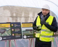Budowa aquaparku przy ulicy Wilanowskiej, wmurowanie kamienia węgielnego i kapsuły czasu, 18.04.2023