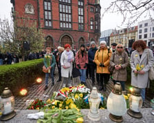 Uroczystość pod pomnikiem Bohaterów Getta we Wrocławiu w 80. rocznicę wybuchu powstania w getcie warszawskim