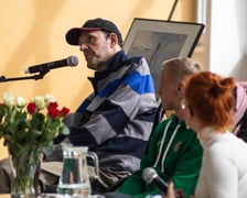 <p>Paweł Parus i Marcin Pawelec na spotkaniu z uczniami w ramach projektu edukacyjnego w Zespole Szk&oacute;ł nr 20</p>