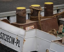 Transport elementów kadłubów statków Odrą przez Wrocław