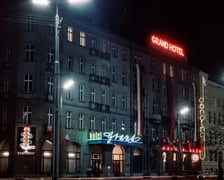 Grand Hotel przy ul. gen. Karola Świerczewskiego (obecnie marsz. Józefa Piłsudskiego), około 1960
