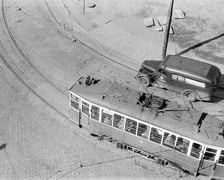 Wrocław na zdjęciach Włodzimierza Kałdowskiego. Widok z okna Uniwersytetu na ulicę Grodzką, 1956