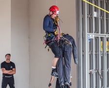 Strażacy podczas zawodów w ratownictwie wysokościowym