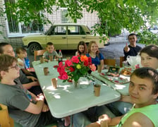 Dzieci z Kramatorska podczas niedzielnego spotkania z okazji mszy protestanckiej.