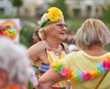 Hawajska potańcówka seniorów w Porcie Węglowym