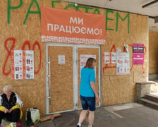<p>Kramatorsk. Zabite dyktą wejście do supermarketu. W środku ogromny wyb&oacute;r towar&oacute;w</p>