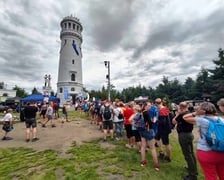 Uroczystość z okazji otwarcia wieży widokowej na Wielkiej Sowie po remoncie