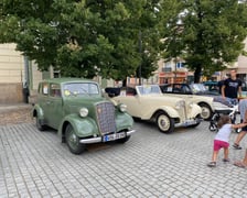 Uczestnicy Rajdu dla Zuchwałych i ich samochody