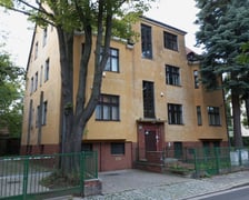 <p>Budynek przy ulicy Rodakowskiego na Biskupinie. Do lipca 2023 mieściła się tu wrocławska delegatura CBA</p>