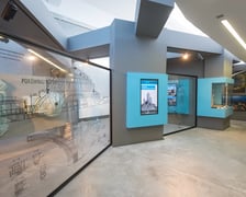 Visitor Centre to turystyczna brama do Hali Stulecia oraz interaktywna, multimedialna wystawa przybliżająca zwiedzającym historię zabytku klasy UNESCO, jakim jest Hala Stulecia.