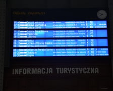 Tablica z odjazdami pociągów na dworcu Wrocław Główny